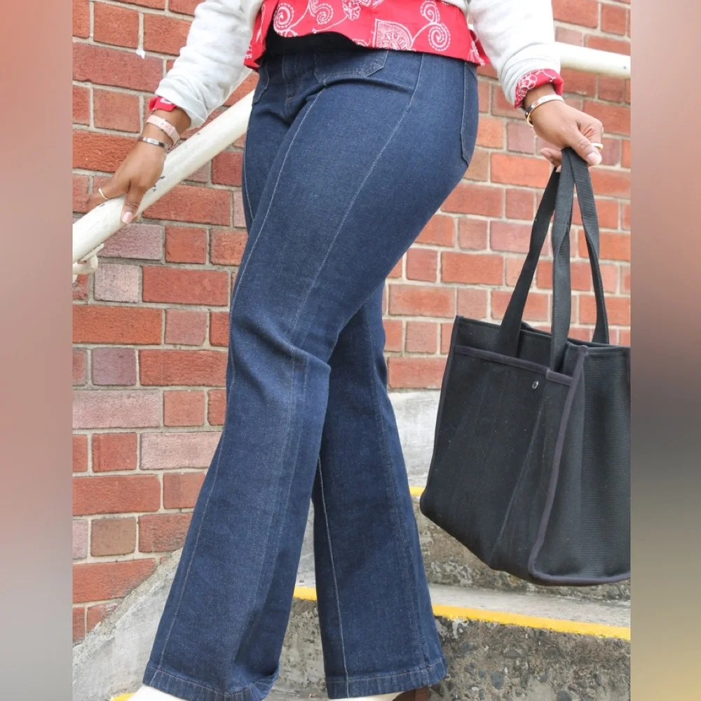 Coach NY Tote Bag - Picture 7 of 7